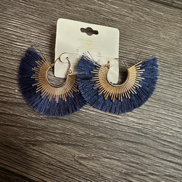 Stylish earrings - Picture 2 of 9